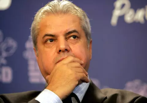 Adrian Năstase va sta doar opt ore pe zi la închisoare