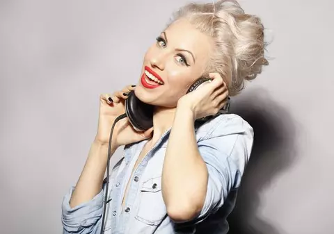 Amna, la un pas să cânte în deschiderea Euro 2012 în Polonia