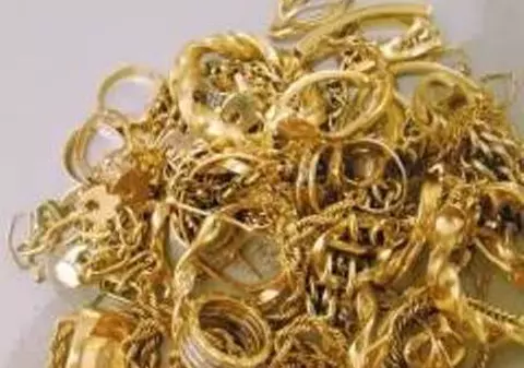 DEZMĂŢ TOTAL pe BANI PUBLICI: bijuterii, vinuri de colectie, ceasuri din aur