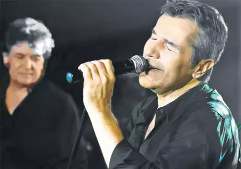 Lui Dan Bittman i-au murit părinţii în timp ce el cânta