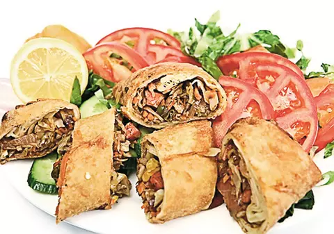 Prepară bunătăţi cu salată verde | Iată şase reţete simple care o au în rolul principal