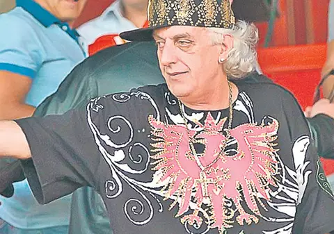 Umiliţi de sârbi în calificările pentru Euro, juniorii s-au mândrit cu pozele cu interlopul Ratko Buturovici