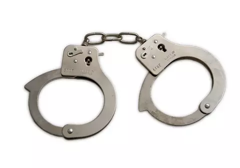 Un deţinut din Botoşani s-a dat drept magistrat şi a înşelat mai multe persoane cu mii de euro