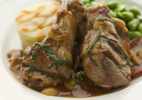 REŢETĂ: Cotlete de miel cu ierburi