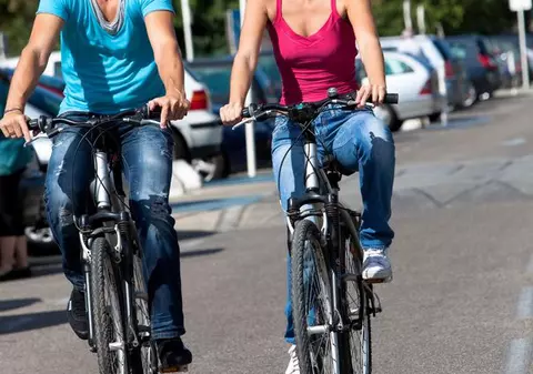 Cum știi când relația de amiciție cu un bărbat îți pune în pericol căsnicia