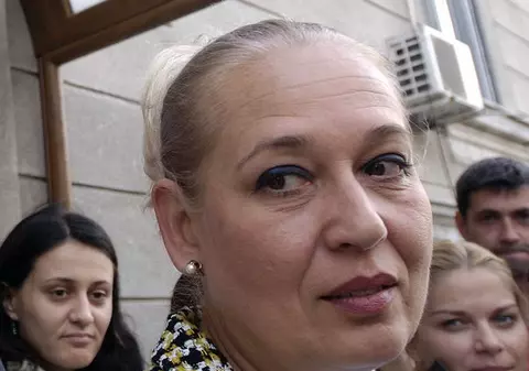 Dana Năstase s-a dus la spital. Le-a mulţumit poliţiştilor că l-au salvat pe soţul ei