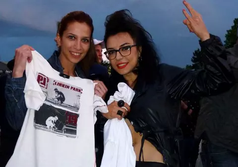 DJ Wanda s-a dezbrăcat în fața a mii de oameni la concertul Linkin Park! | FOTO