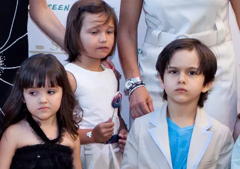 Piţi, fiul tău a debutat în modelling! Uite cum s-a distrat micuţul Edan | FOTO