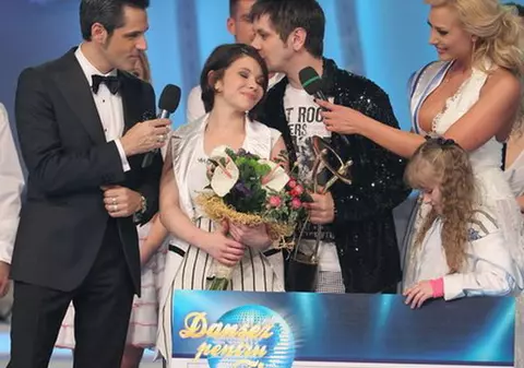 Halucinant! Câştigătoarea de la "Dansez pentru tine" şi-a dat în judecată mama paralizată. Îşi vrea înapoi banii câştigaţi la concurs