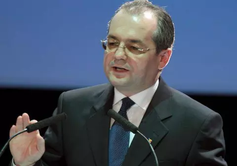 SCANDAL la Cluj! Boc, acuzat că a îmbrâncit-o pe şefa unei secţii de votare 