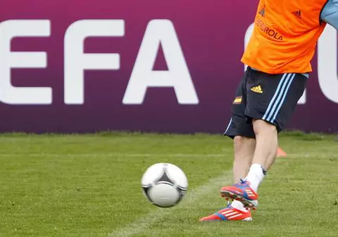 Meciurile EURO 2012, transmise pe un ecran gigant amplasat în Centrul vechi al Capitalei