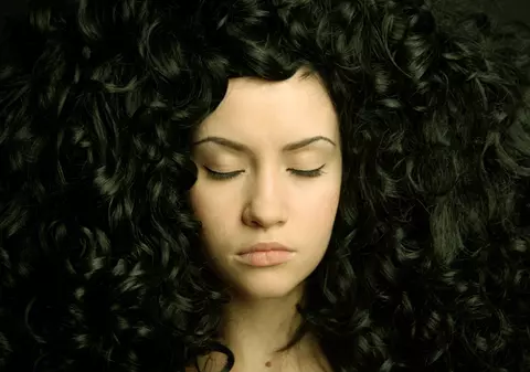 Ce este mătreaţa şi care sunt cauzele apariţiei acesteia?