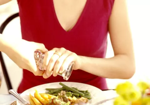 CONDIMENTUL MINUNE care te ajută SĂ SLĂBEŞTI ŞI SĂ RENUNŢI LA FUMAT! 