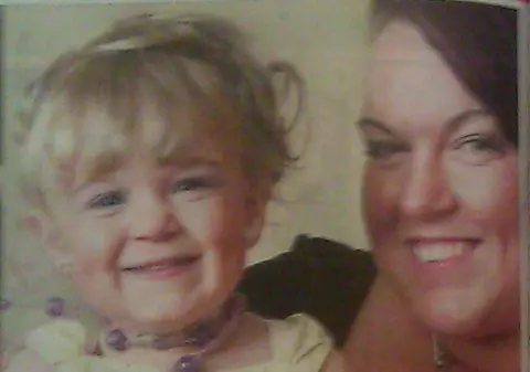 INCREDIBIL! Cea mai tânără aspirantă la Miss are 23 de luni