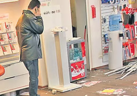 ALEGERI LOCALE 2012 | Geamuri sparte la sediul PSD Oradea