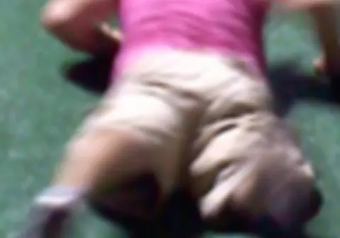 A căzut într-o "PĂSĂRICĂ" IMENSĂ? Măreşte imaginea şi spune ce crezi! FOTO