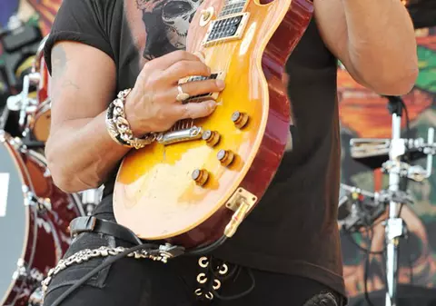 Război între greii rockului! Trupa Guns N' Roses a interzis fanilor să poarte tricouri cu fostul chitarist Slash!