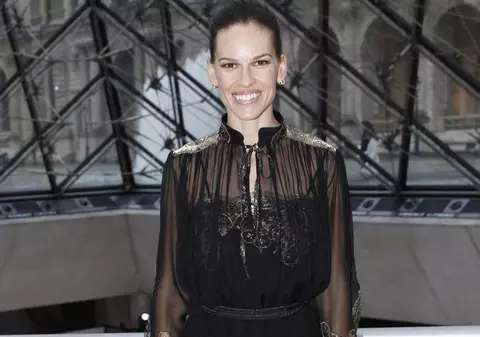 Hilary Swank a fost în România. Află de ce!