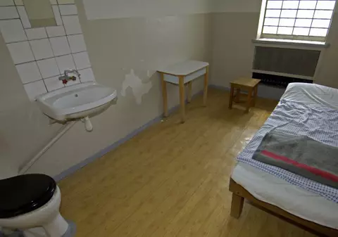 ŞOC! Jumătate din locuitorii planetei trebuie arestaţi! Află dacă şi locul tău e după gratii!