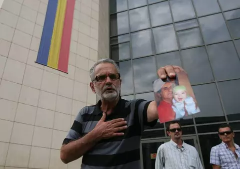 EXCLUSIV | Ion Manole, tatăl ”fetei cu părul de foc”, e negru de supărare: ”Mă doare sufletul că, nici acum, după doi ani, Petru Mircea nu i-a făcut o cruce creştinească la mormânt!”