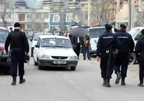Jandarmi răniţi la un miting electoral din Mehedinţi!