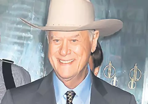 JR revine pe ecrane diseară, în noul serial «Dallas»