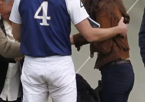 Kate are un concurent la inima lui William! Pe cine a pupat prinţul, în public! | FOTO