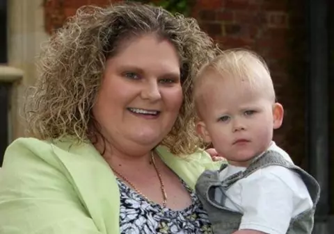 Iată cum arată acum primul copil din lume conceput în eprubetă | FOTO