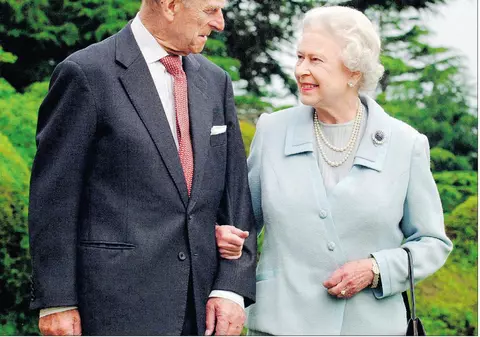 Habar nu aveai de lucrurile astea despre suverana Marii Britanii!Regina Elisabeta e poreclită "cârnăcior"