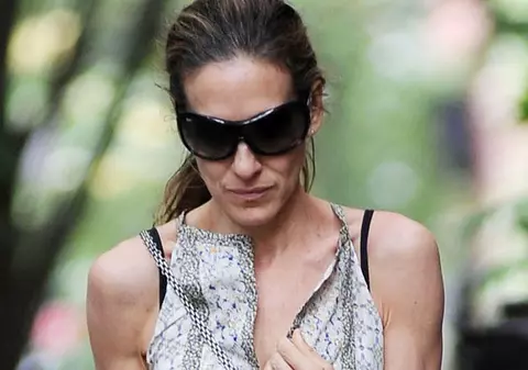 Sarah Jessica Parker a ajuns piele şi os. Uite ce braţe şi picioare oribile are! | FOTO