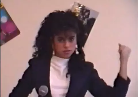 Uite cum arăta la 13 ani o cântăreaţă pe care O ADORI! | FOTO