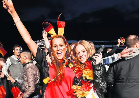 Victoria Germaniei cu Portugalia de la Euro 2012 a provocat isterie la Berlin şi la Hamburg