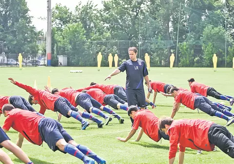 Lotul Stelei a luat ieri primul contact cu metodele spartane ale antrenorului Reghecampf