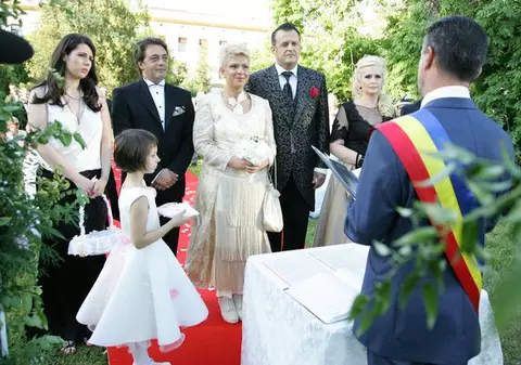 Imagini exclusive de la nunta lui Teo. Uite ce rochii a purtat mireasa! | FOTO