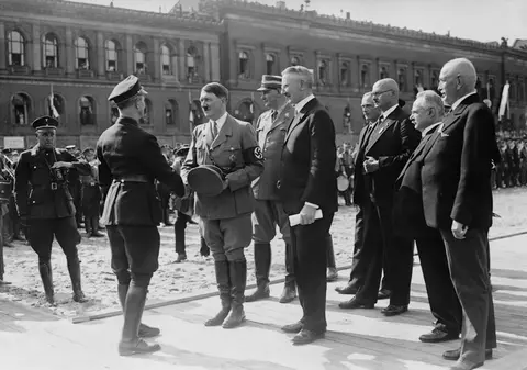 Şi-au botezat copiii cu nume naziste şi autorităţile le-au luat micuţii! 