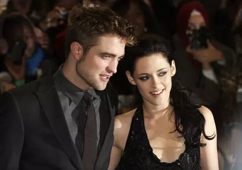 Cel mai îndrăgit CUPLU DE VAMPIRI din filme va deveni o FAMILIE. Robert Pattinson a cerut-o în căsătorie pe Kristen Stewart
