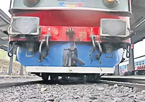 FURTUNA A FĂCUT RAVAGII! Circulaţie rutieră şi feroviară, întrerupte în Hunedoara