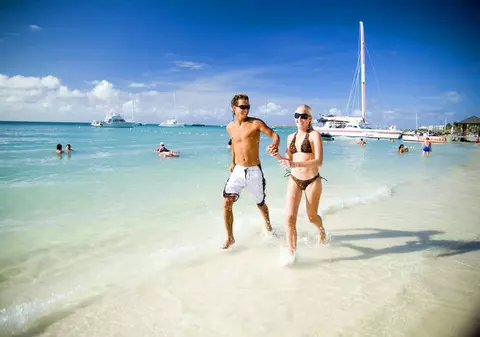 O duc prost românii? Uite în ce vacanţe ”o ard” unii!