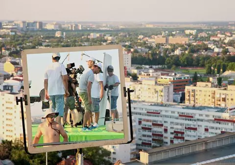 Băieţii de la Voltaj s-au dat în SPECTACOL pe ACOPERIŞUL unei CLĂDIRI ÎNALTE din Bucureşti