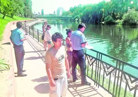 Un tânăr a devenit erou în Oradea: A sărit în apă şi a salvat o fetiţă de la înec!