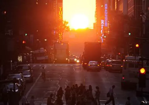 "Manhattanhenge", fenomenul care îi lasă fără cuvinte pe mii de new yorkezi! FOTO