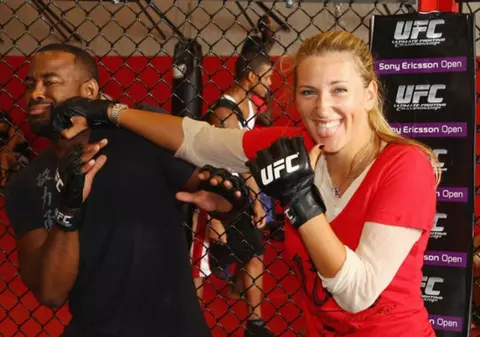 Ce se mai distrează fetele astea! | FOTO