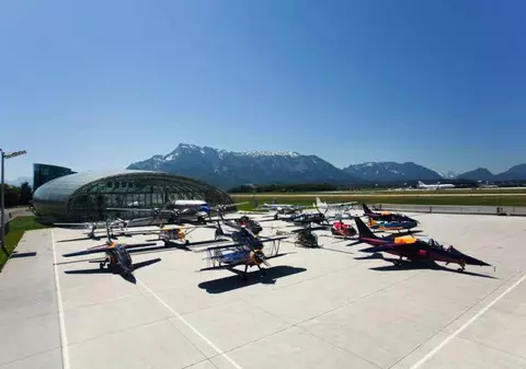 Aici ies la pensie cele mai frumoase avioane din lume! Hangar 7, din Austria, locul unde aeronavele vechi zboară ca în prima zi