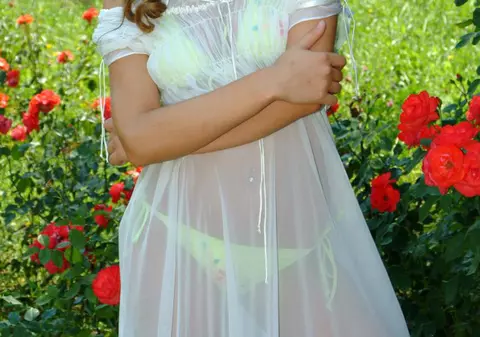 Elena Gheorghe, o nuntă aşa cum a visat! Va fi înconjurată de mii de trandafiri albi şi crini imperiali!