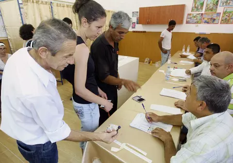 REFERENDUM 2012: Program extins la eliberarea buletinelor în Capitală