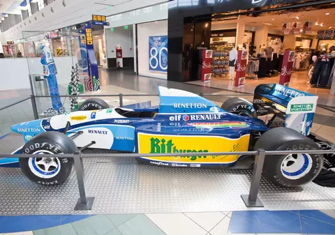 Bolidul lui Schumacher expus la Bucureşti