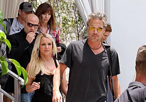 Britney Spears se îmbracă cu aceleaşi haine câteva zile la rând. Motivul este INCREDIBIL!