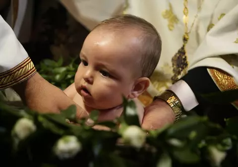 Elena Gheorghe și-a creștinat astăzi băiețelul în haine de fițe! Primele FOTOGRAFII! 