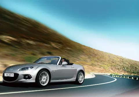 Îţi plac decapotabilele?! Uite ce maşină se va lansa în România în toamnă