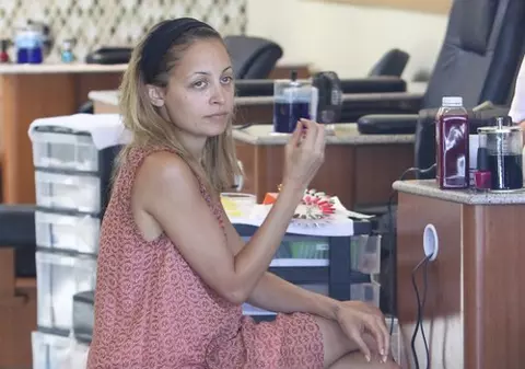 De nerecunoscut: Uite cum arată Nicole Richie nemachiată!  
